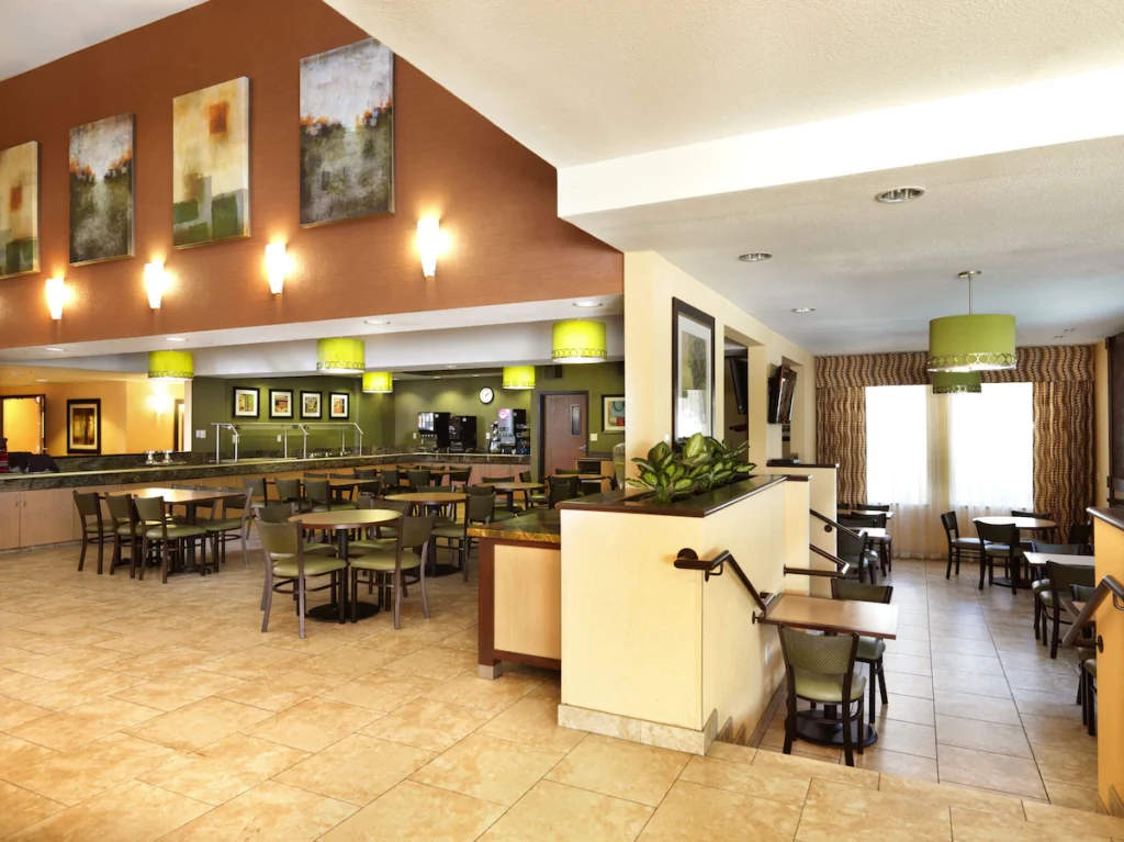 Crystal Inn Hotel & Suites - Salt Lake City - Image 4