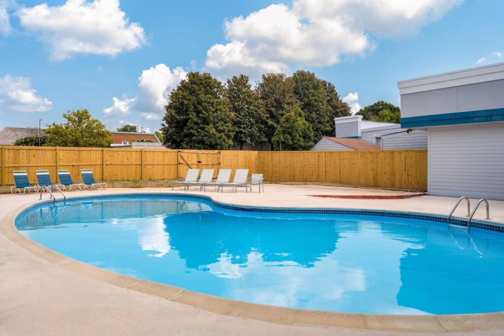 Days Hotel by Wyndham Williamsburg I-64 - Image 4