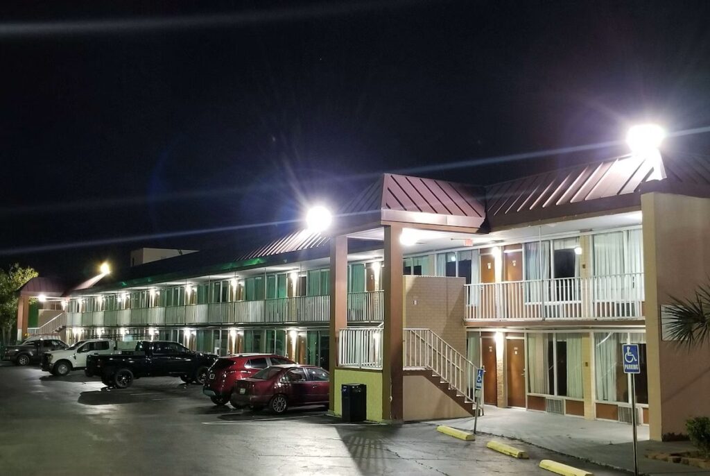 Days Inn & Suites by Wyndham Charleston Airport West