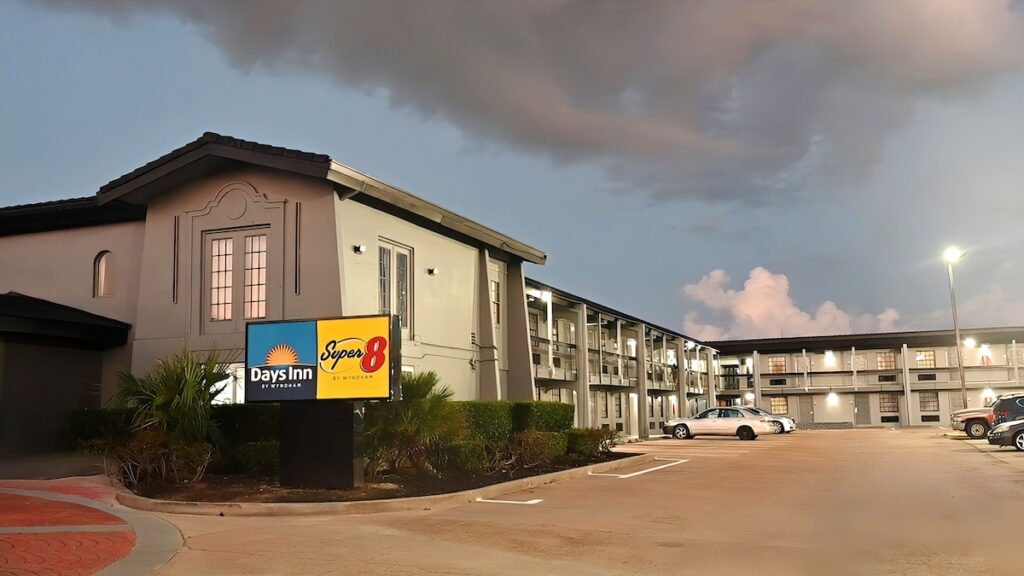 Days Inn & Suites by Wyndham Texas City