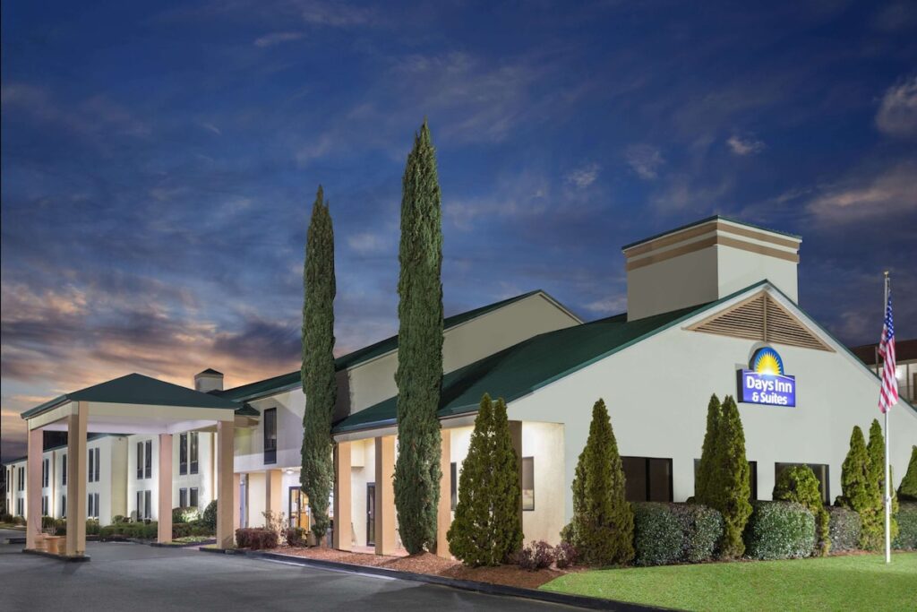 Days Inn & Suites by Wyndham Peachtree Corners Norcross