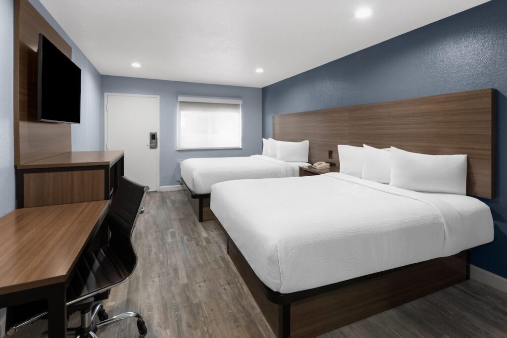 Days Inn by Wyndham Arroyo Grande Pismo Beach - Image 3