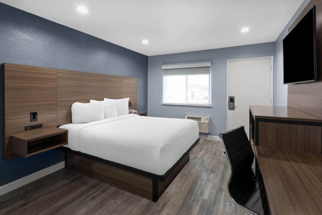 Days Inn by Wyndham Arroyo Grande Pismo Beach - Image 2