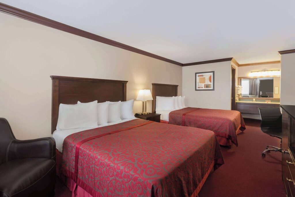 Days Inn by Wyndham Auburn - Image 3