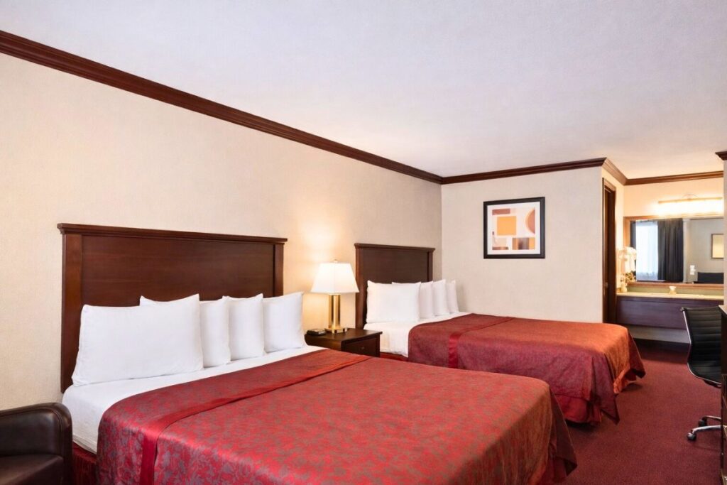 Days Inn by Wyndham Auburn - Image 2