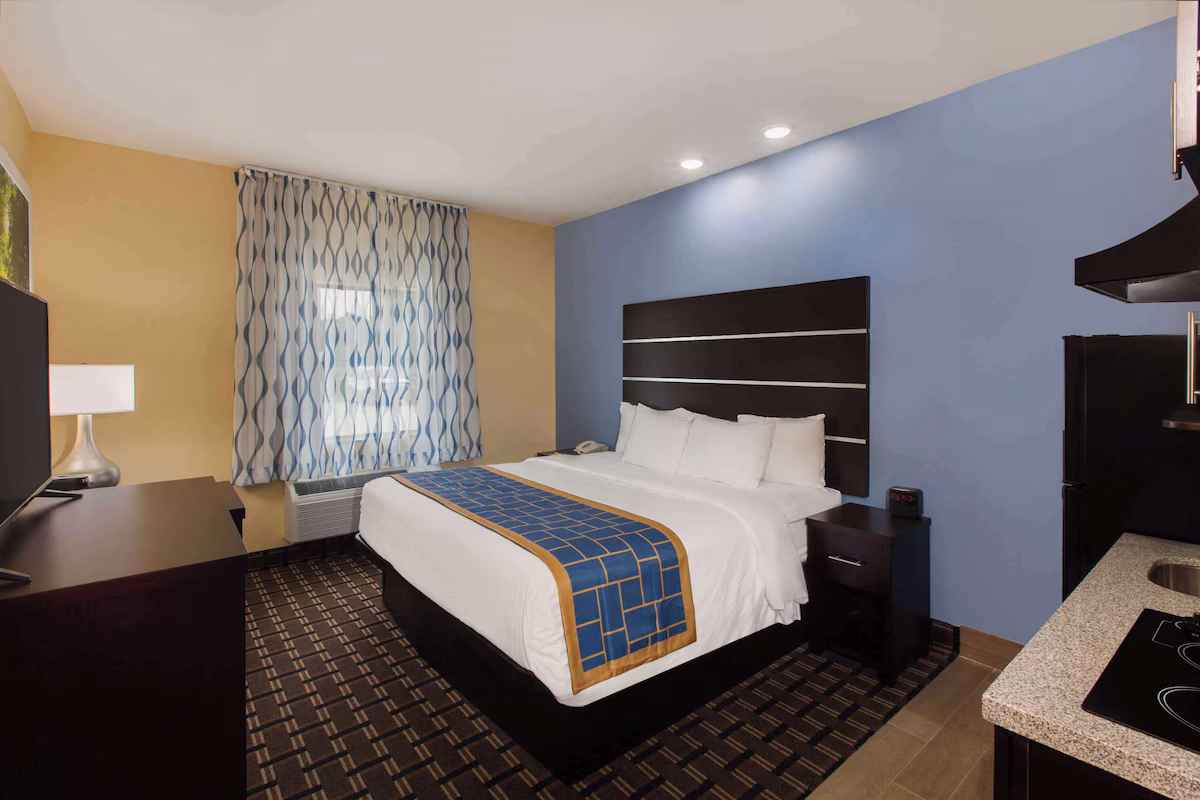 Days Inn by Wyndham Baton Rouge Airport - Image 3