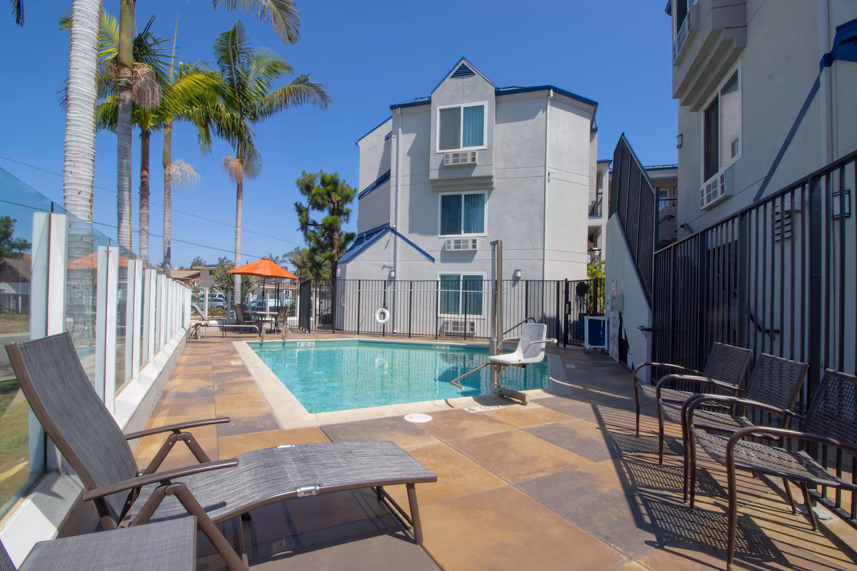 Days Inn by Wyndham Carlsbad - Image 2