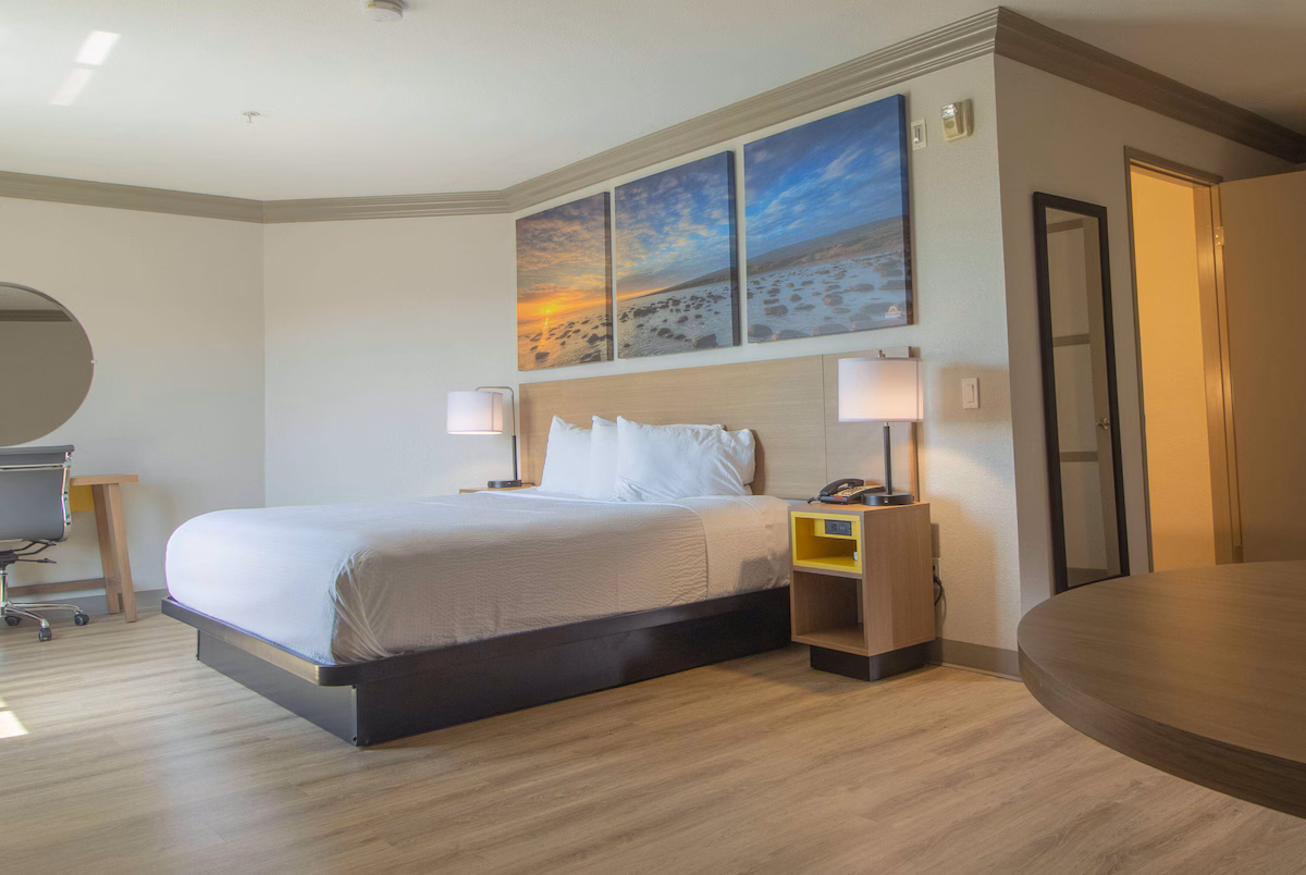 Days Inn by Wyndham Carlsbad - Image 3