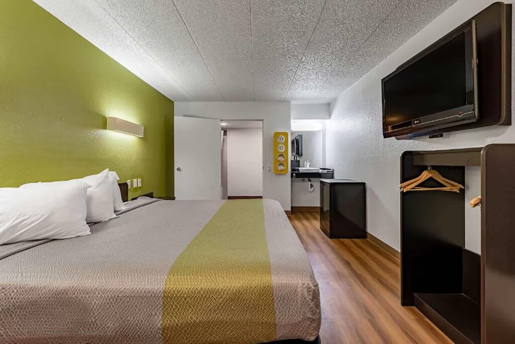 Days Inn by Wyndham Cincinnati I-71 - Image 2