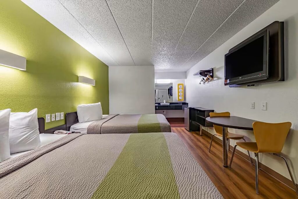 Days Inn by Wyndham Cincinnati I-71 - Image 3