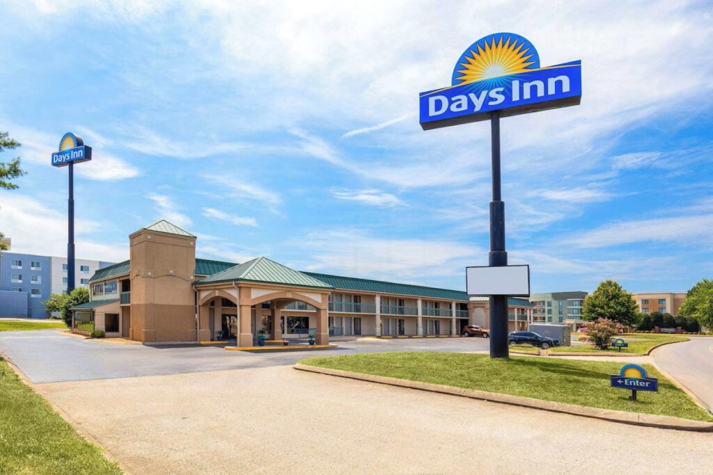 Days Inn by Wyndham Clarksville North EXIT 4