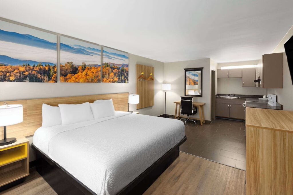 Days Inn by Wyndham Clarksville North EXIT 4 - Image 3