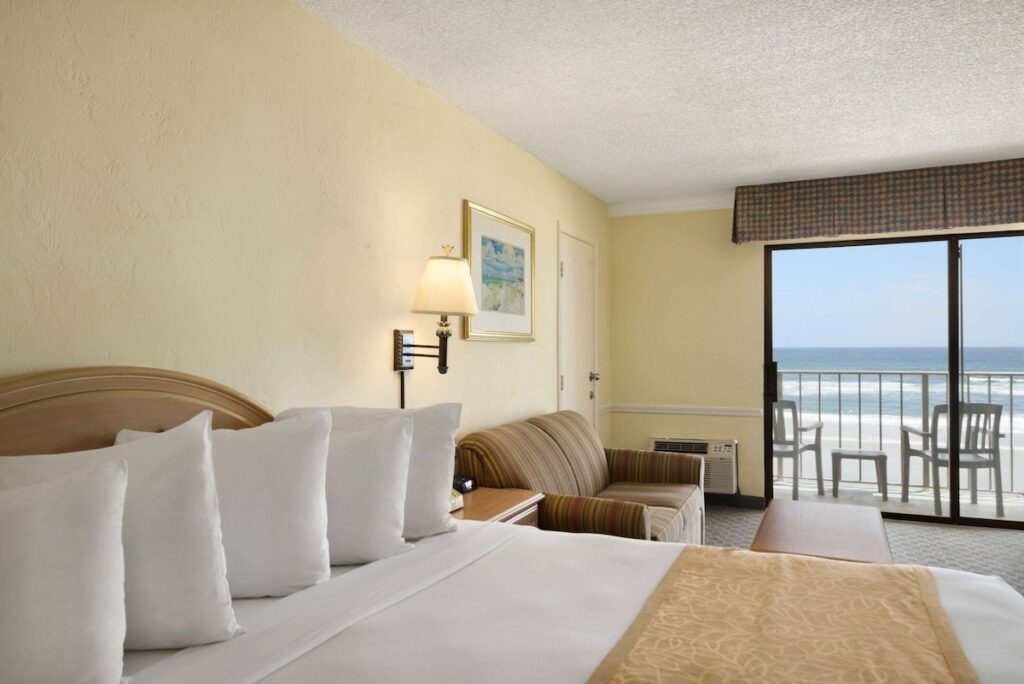 Days Inn by Wyndham Daytona Oceanfront - Image 2