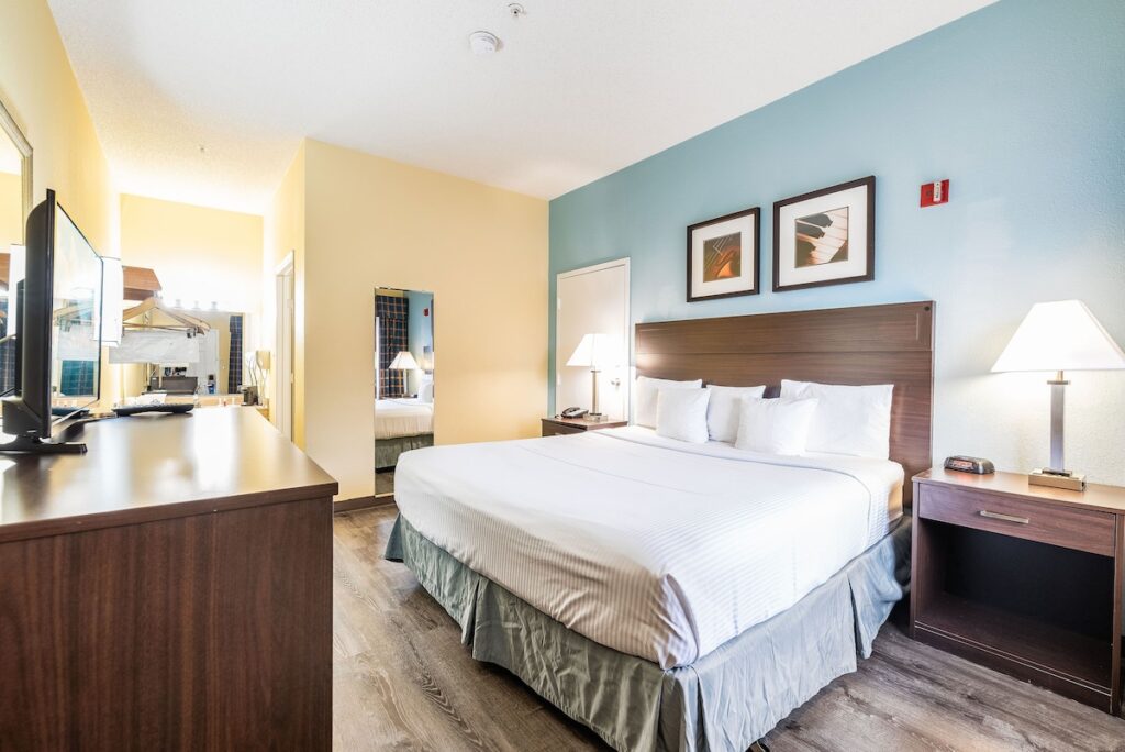 Days Inn by Wyndham Federal Way - Image 2