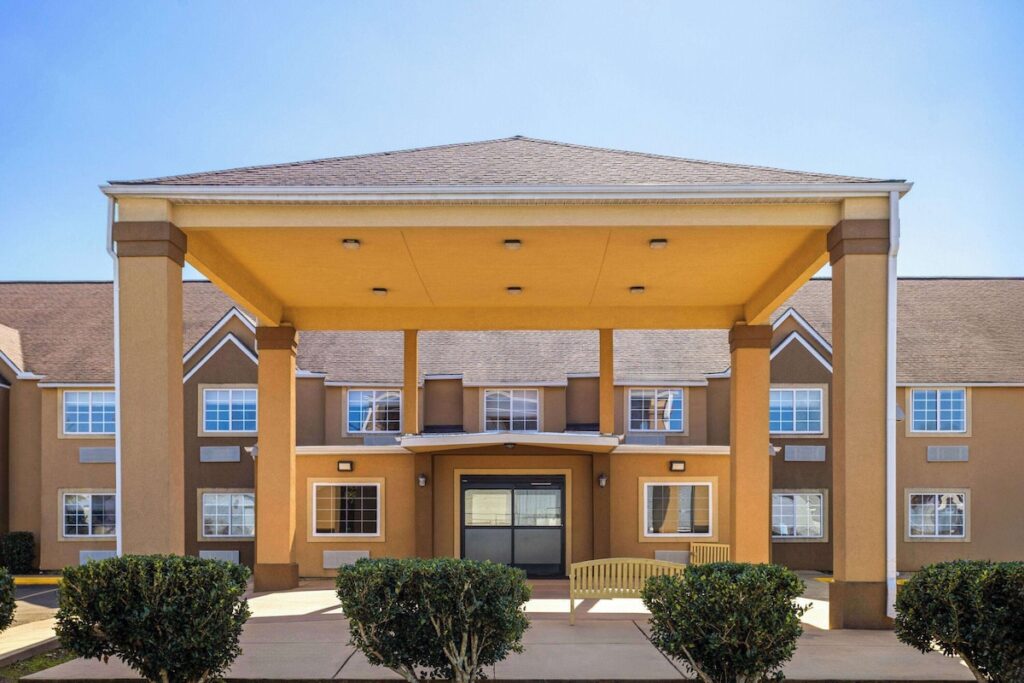 Days Inn by Wyndham Jackson Downtown