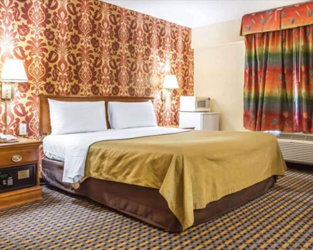 Days Inn by Wyndham Jersey City - Image 2