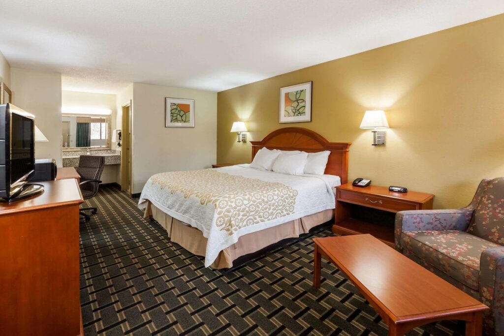 Days Inn by Wyndham Kent - Akron - Image 3