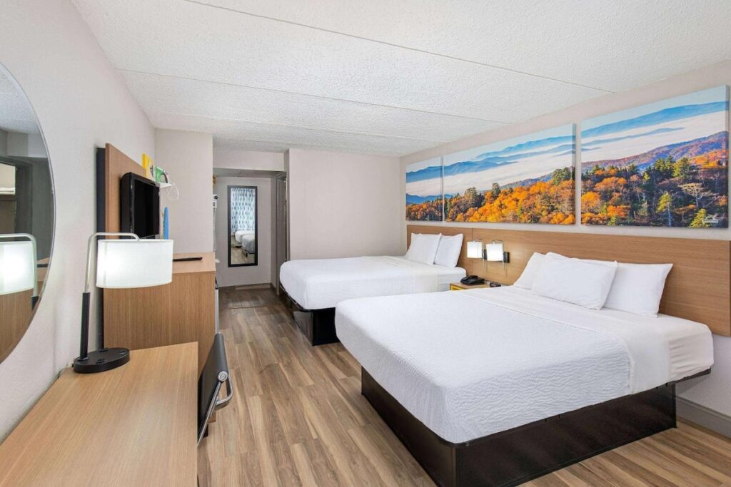 Days Inn by Wyndham Knoxville North - Image 4