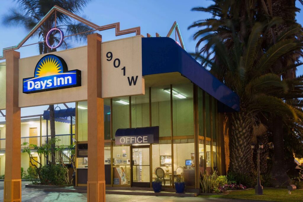 Days Inn by Wyndham Los Angeles Stadium Area LAX - Image 1