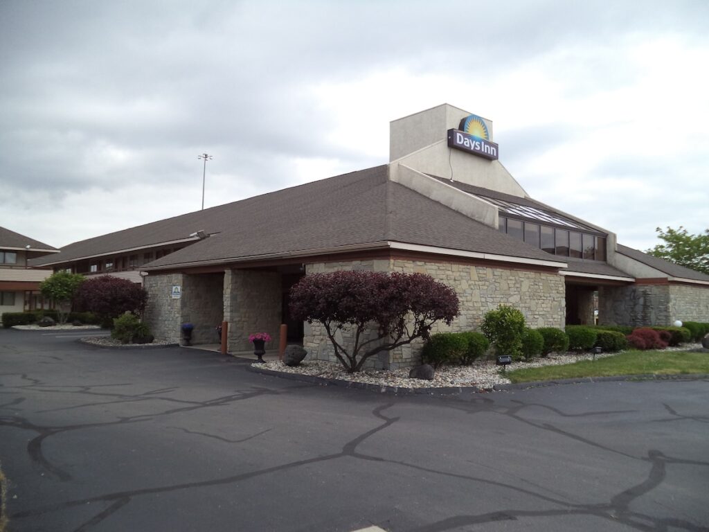 Days Inn by Wyndham Maumee/Toledo - Image 2