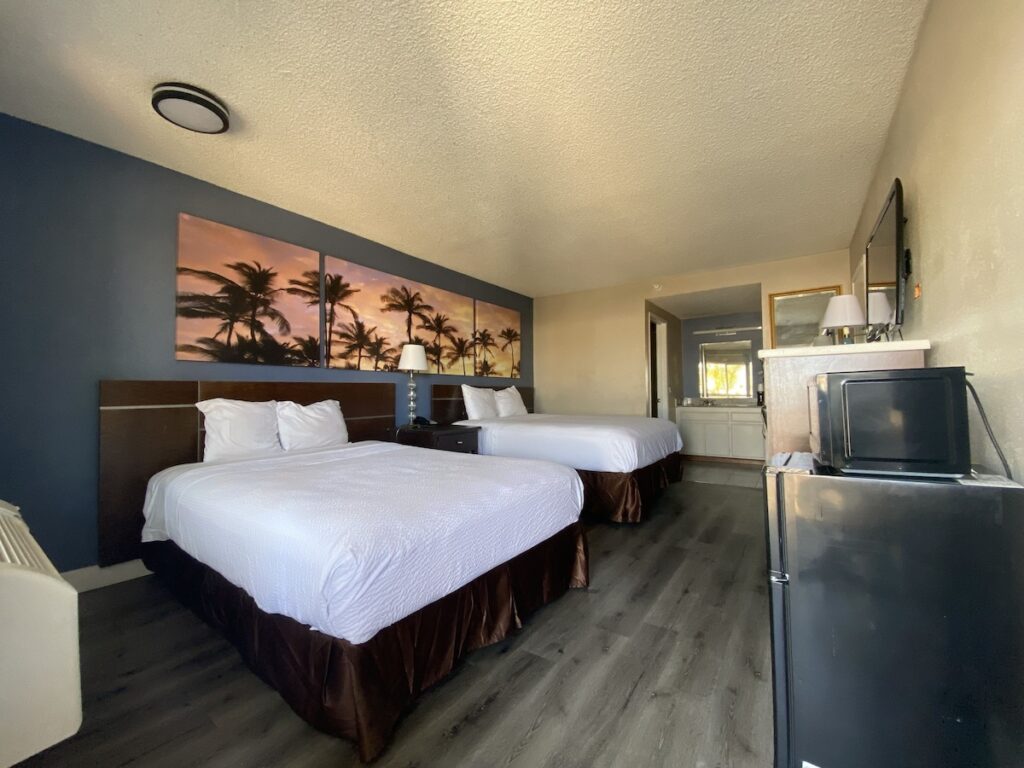 Days Inn by Wyndham Riverside Tyler Mall - Image 3