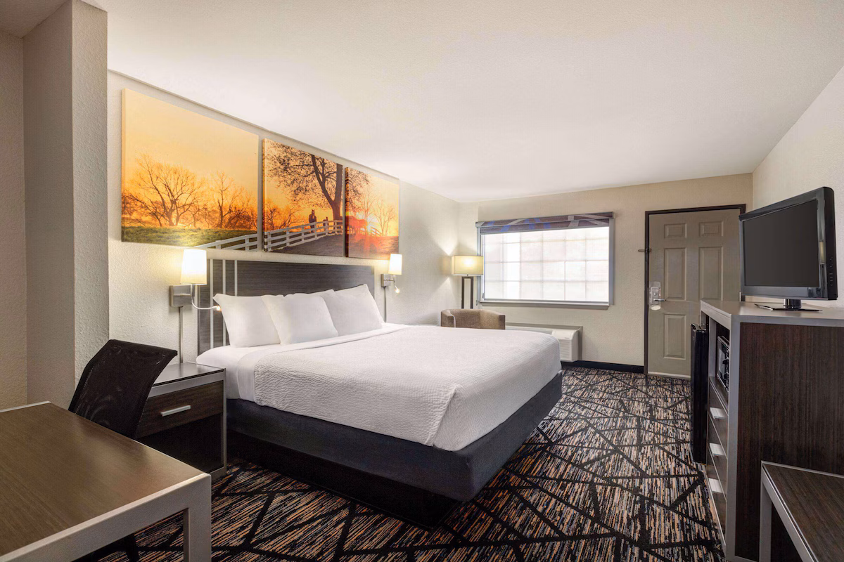 Days Inn by Wyndham San Antonio Near Fiesta Park - Image 2