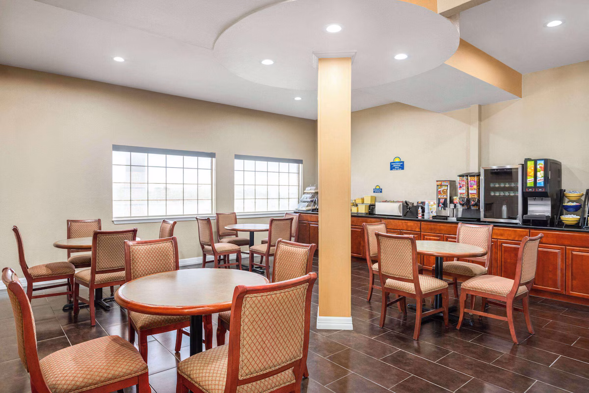 Days Inn by Wyndham San Antonio Near Fiesta Park - Image 3