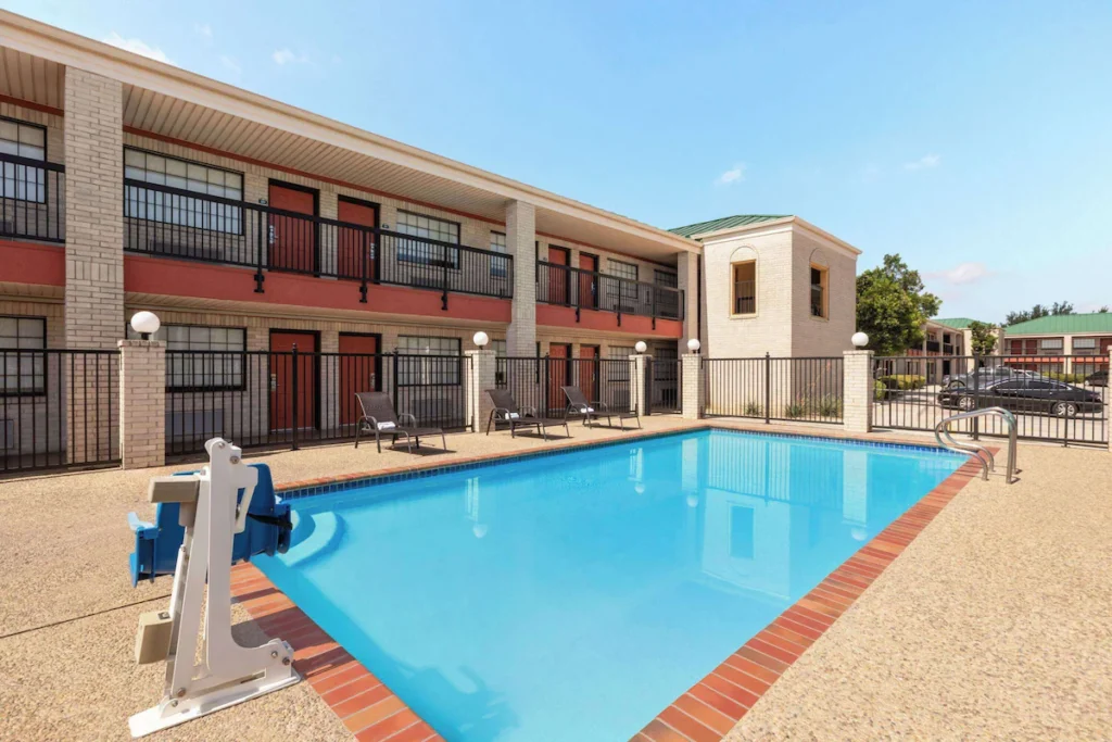 Days Inn by Wyndham San Antonio Near Fiesta Park - Image 5