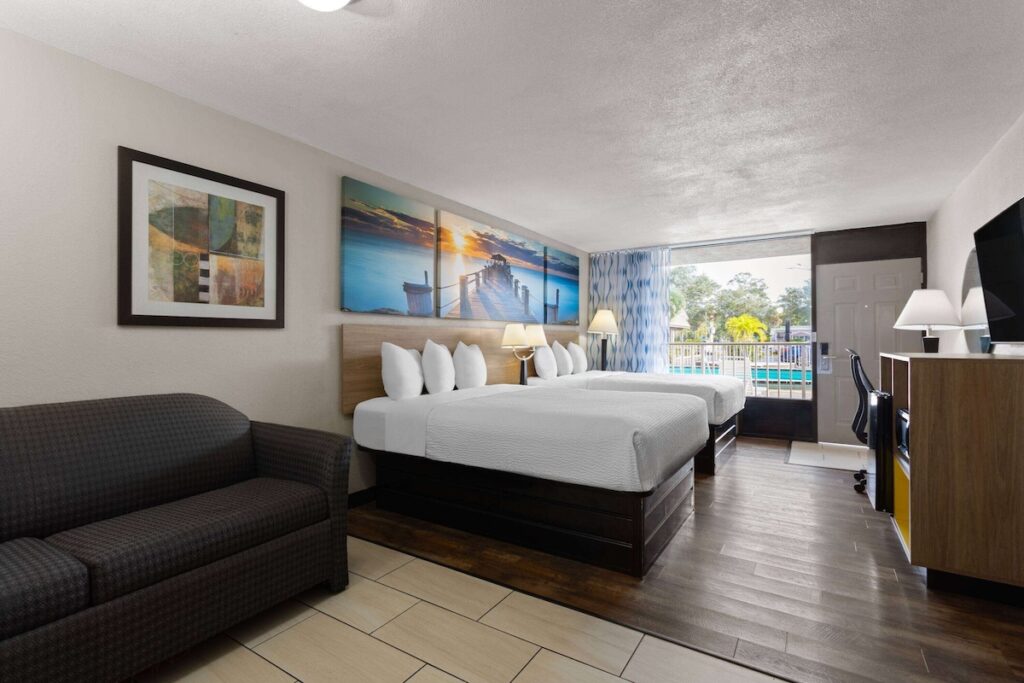 Days Inn by Wyndham St. Petersburg Central - Image 5