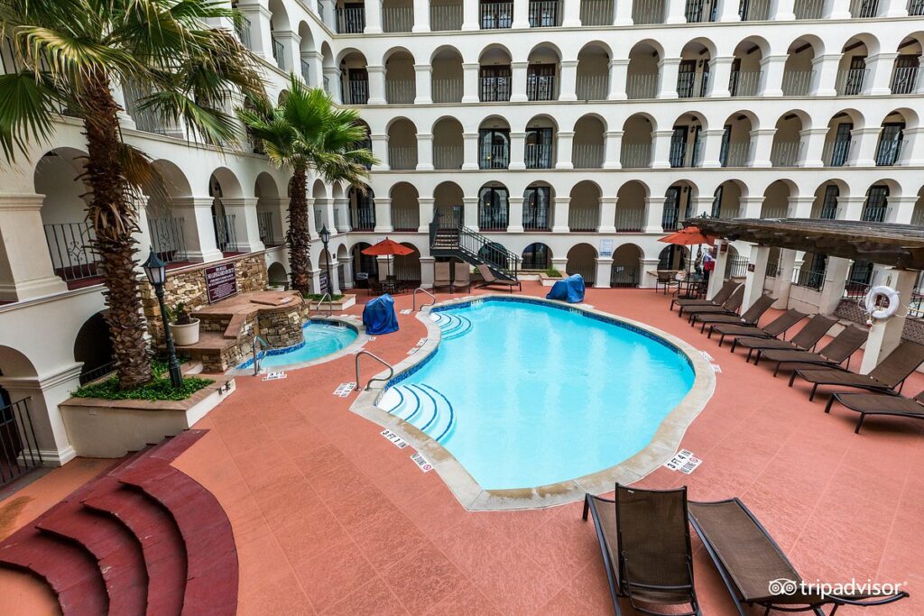 DoubleTree by Hilton Austin - Image 3