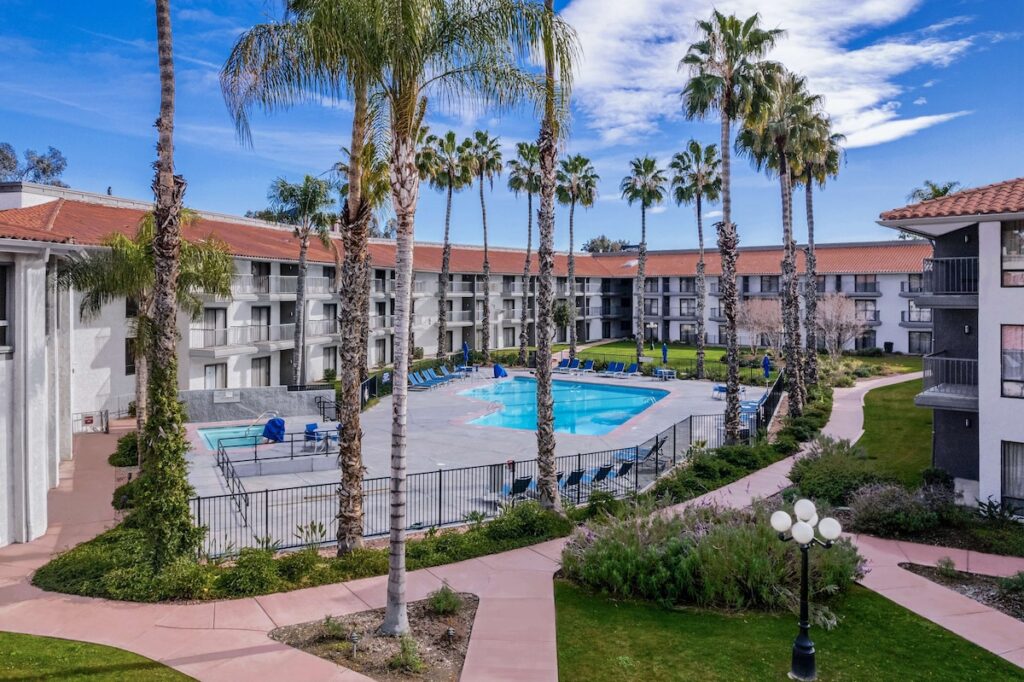 DoubleTree by Hilton Bakersfield - Image 3