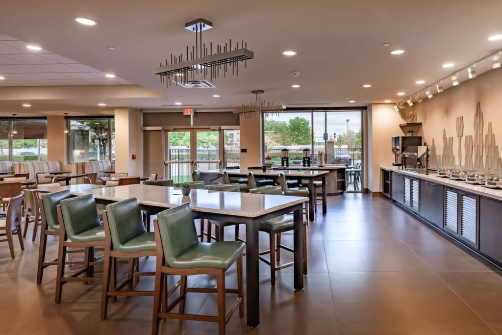 DoubleTree by Hilton Dallas-Farmers Branch - Image 4