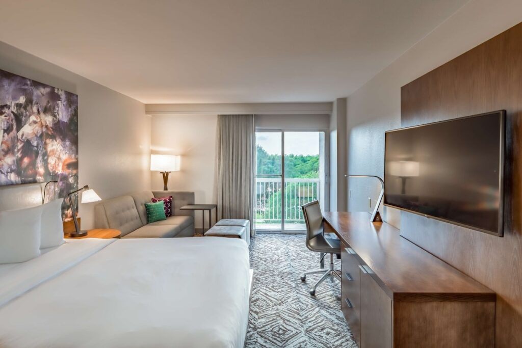 DoubleTree by Hilton Dallas-Farmers Branch - Image 3