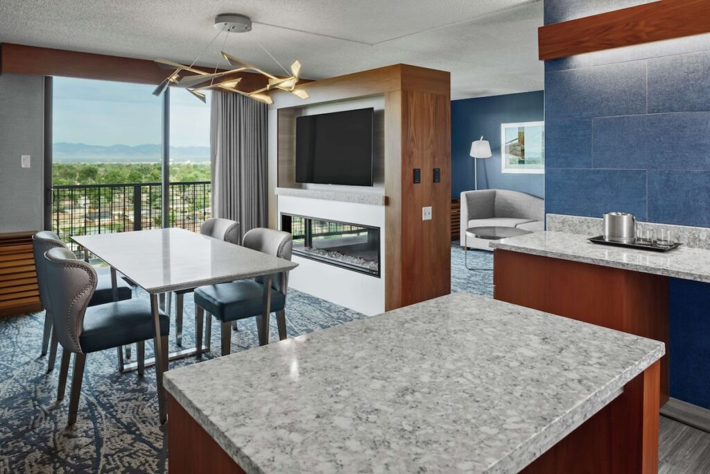 DoubleTree by Hilton Hotel Denver - Image 3