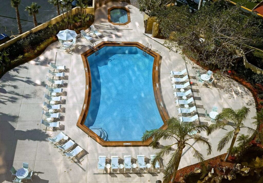 DoubleTree by Hilton Hotel Miami Airport & Convention Center - Image 4