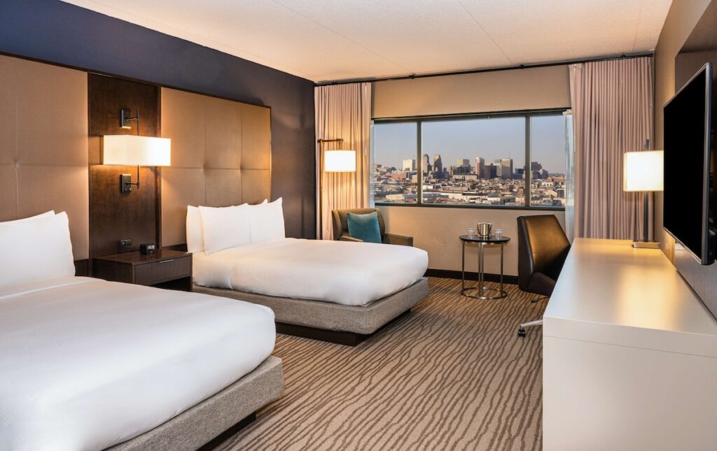 DoubleTree by Hilton Hotel Newark Airport - Image 3