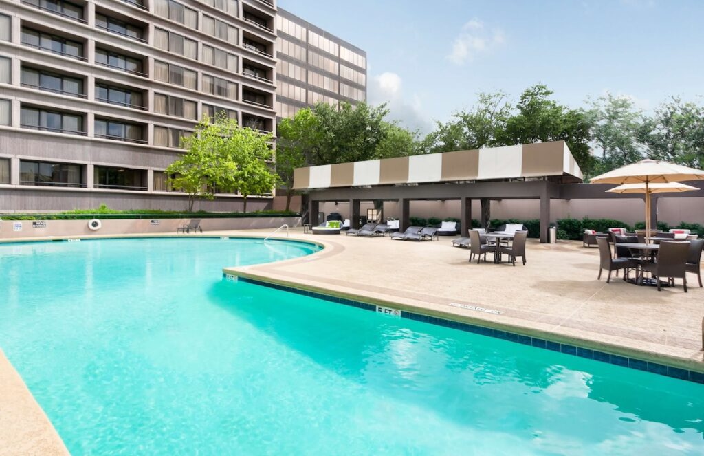 DoubleTree by Hilton Hotel & Suites Houston by the Galleria - Image 3