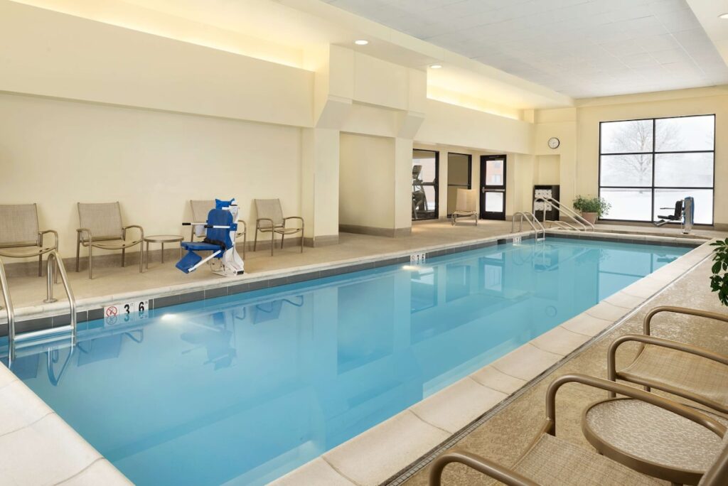 DoubleTree by Hilton Milwaukee/Brookfield - Image 4