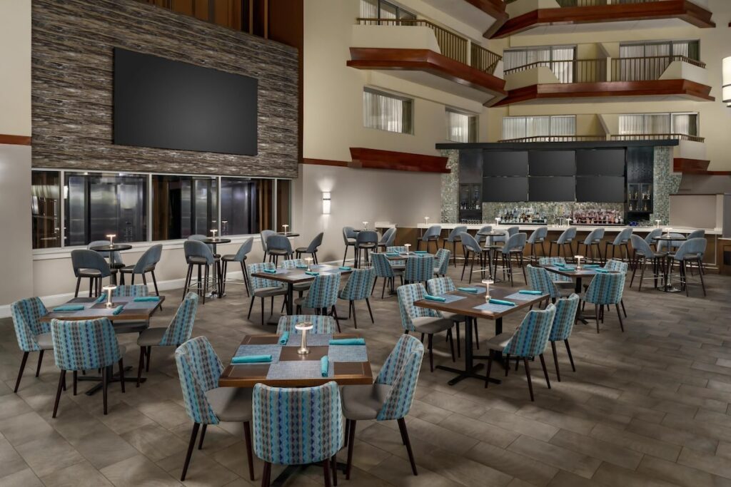 DoubleTree by Hilton Orlando Airport Hotel - Image 4