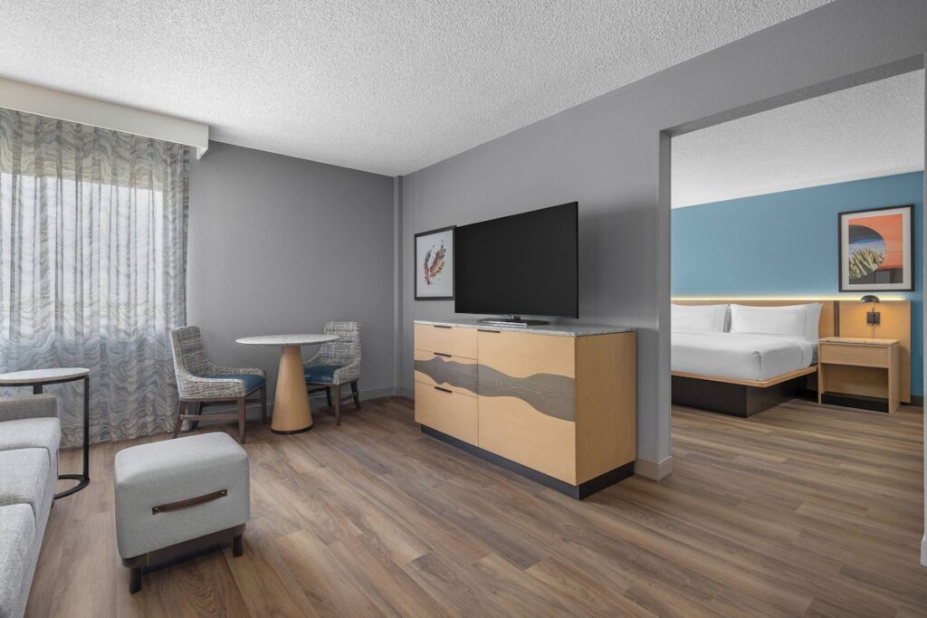 DoubleTree by Hilton Phoenix Midtown - Image 3