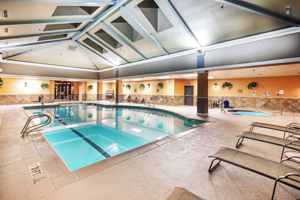 DoubleTree by Hilton Tulsa Downtown - Image 4