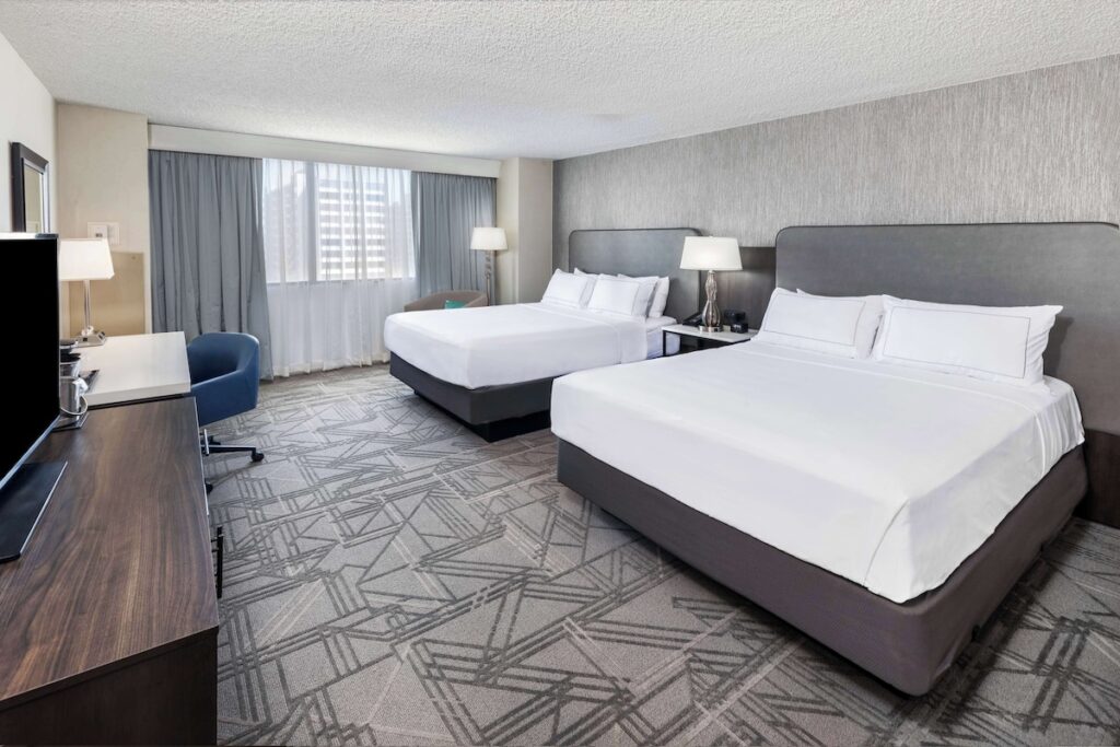 DoubleTree by Hilton Tulsa Downtown - Image 3