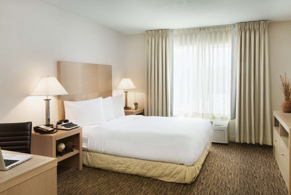 DoubleTree by Hilton Vancouver - Image 2