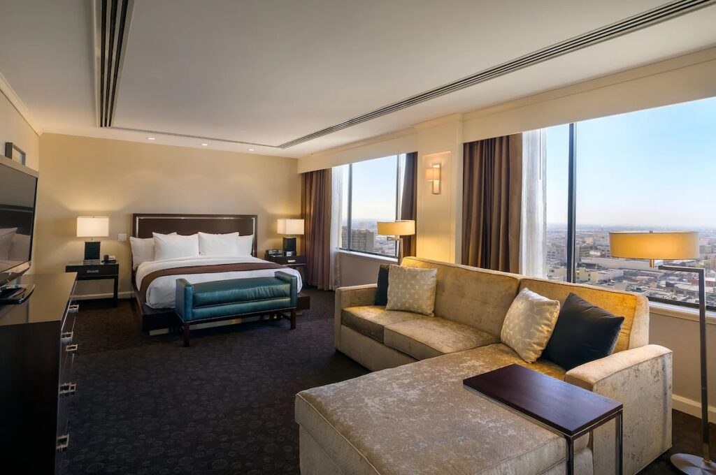 Doubletree by Hilton Los Angeles Downtown - Image 2