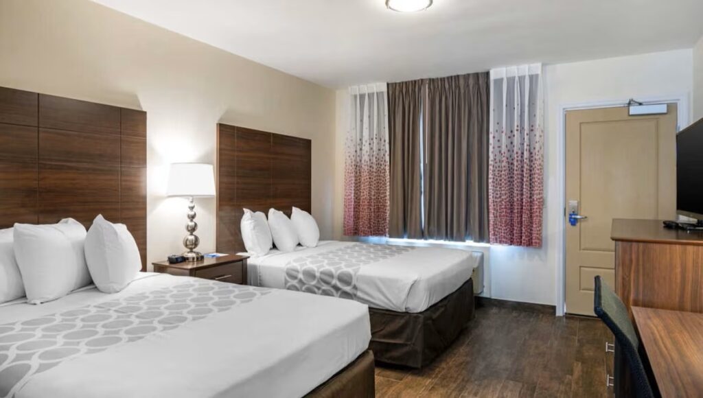 Downtown Hollywood Gardens Inn & Suites - Image 3