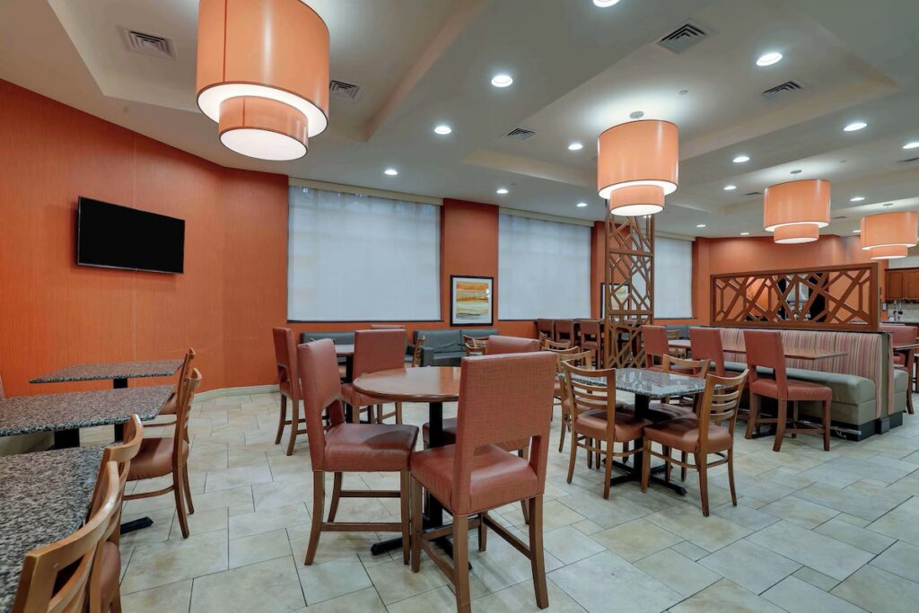 Drury Inn & Suites Charlotte Northlake - Image 5