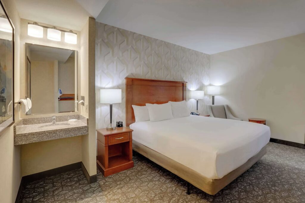 Drury Inn & Suites Charlotte University Place - Image 2