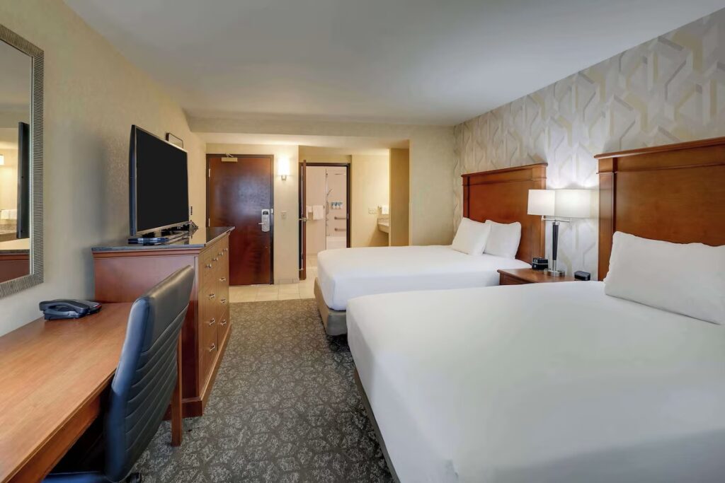 Drury Inn & Suites Charlotte University Place - Image 3