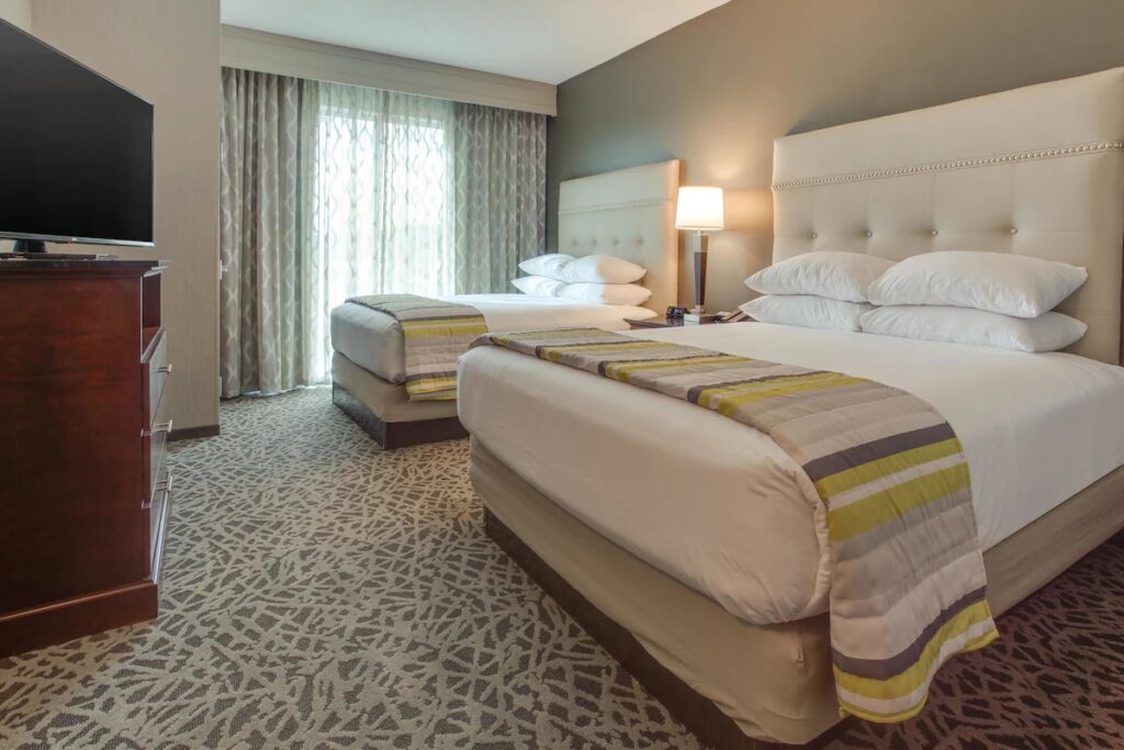 Drury Inn & Suites Cleveland Beachwood - Image 3