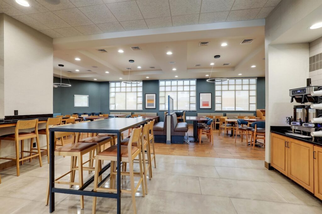 Drury Inn & Suites Dayton North - Image 4